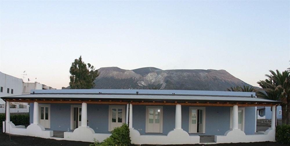 Residence I Pagghiari Bungalow Vulcano  Bagian luar foto